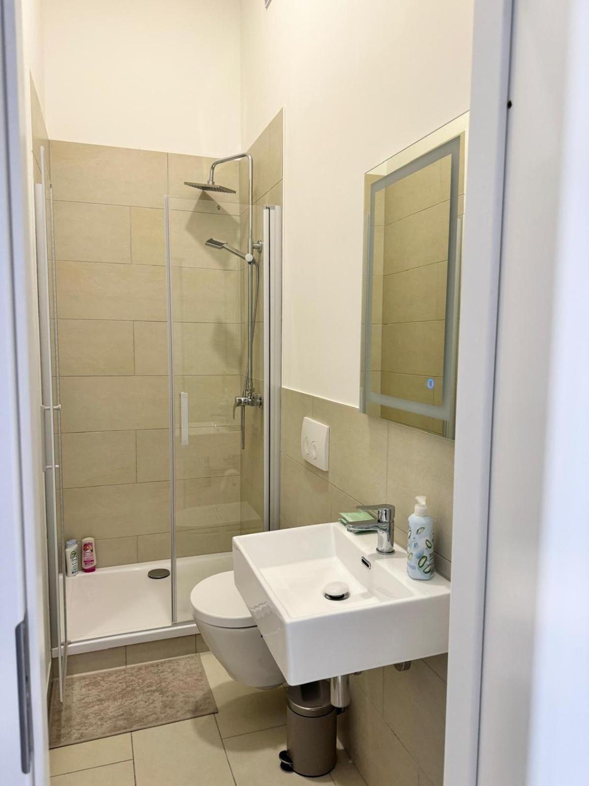 Heaven Homes - Privatzimmer Mit Bad Im Herzen Von Duesseldorf Ngoại thất bức ảnh