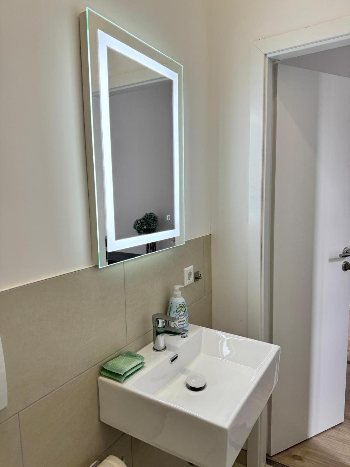 Heaven Homes - Privatzimmer Mit Bad Im Herzen Von Duesseldorf Ngoại thất bức ảnh