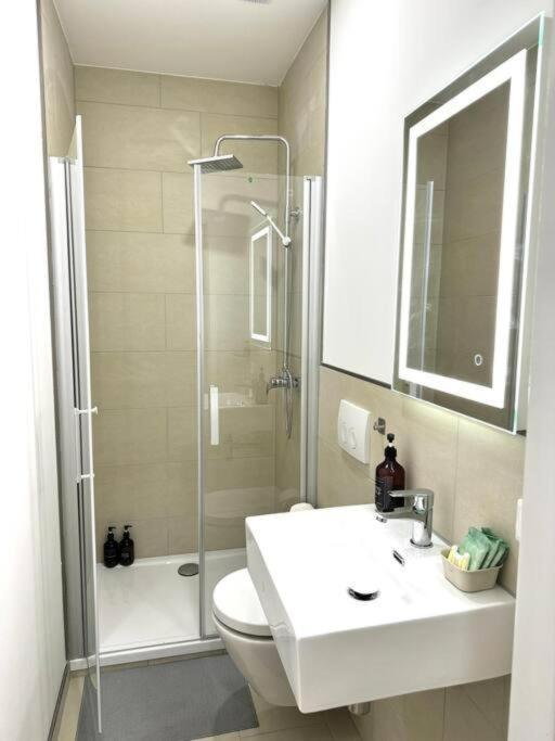 Heaven Homes - Privatzimmer Mit Bad Im Herzen Von Duesseldorf Ngoại thất bức ảnh